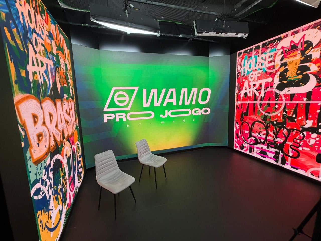 Estúdio LED By LED com painéis de LED e cenário montado